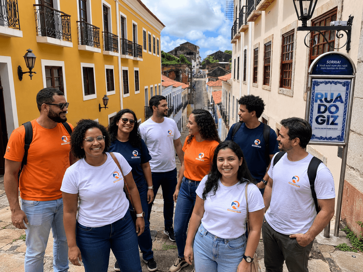 Equipe do Instituto Reconstruir reunida na Rua do Giz, em São Luís